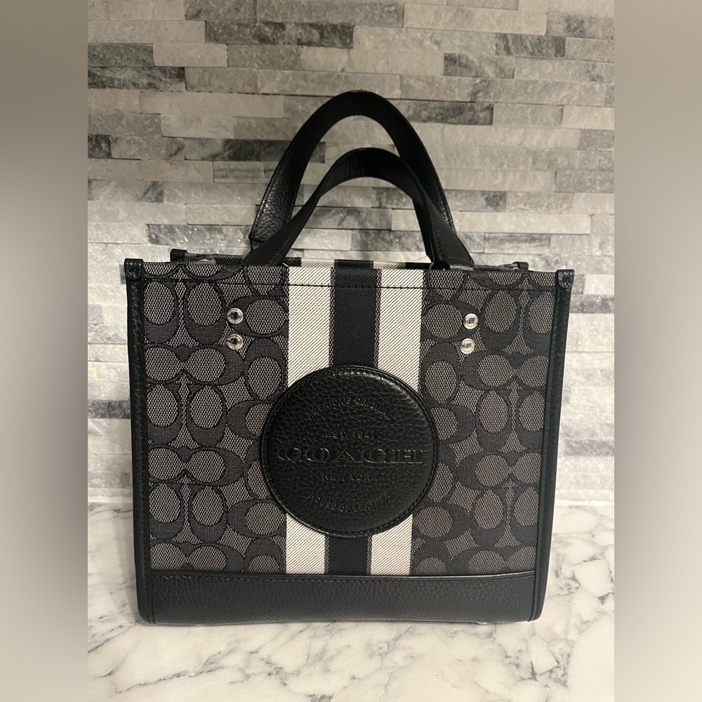 NWT Coach Hand Bag